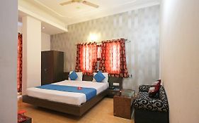 Hotel Rajat Grand Varanasi